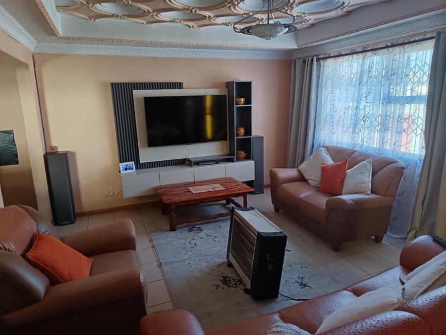 3 Bedroom Property for Sale in Mandela Park Western Cape
